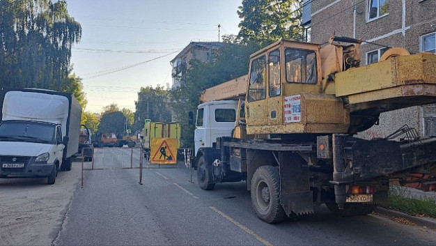 В Иванове на 2-й Ефимовской устраняют аварию на трубопроводе